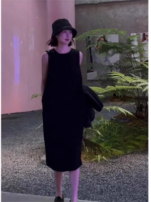 夏季新款黑色背心无袖连衣裙法式气质高端精致宽松显瘦赫本小黑裙