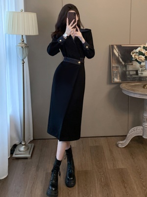 小香风气质黑色连衣裙高级感女秋冬加绒长袖收腰显瘦赫本风小黑裙