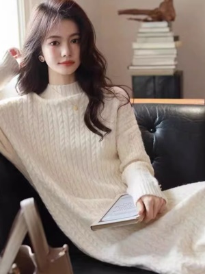 秋冬新款宽松显瘦白色针织连衣裙女中长款打底毛衣裙配大衣的内搭