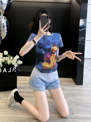 多巴胺时尚套装女夏季洋气显瘦印花T恤高腰牛仔短裤两件套小个子