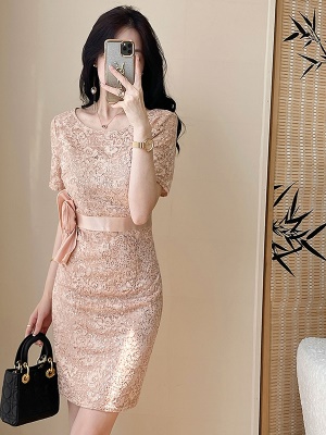 2025夏季新款时尚名媛气质粉色连衣裙收腰显瘦高级设计感包臀裙子