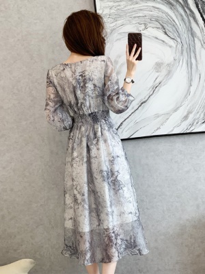 高级感法式雪纺碎花连衣裙女夏2025新款气质高端轻奢收腰显瘦裙子
