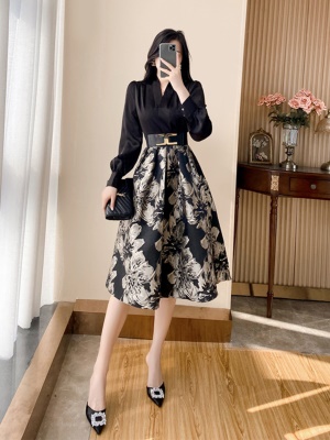 高级感赫本连衣裙子夏季2025新款蓬蓬小黑裙气质高端女装轻奢礼服