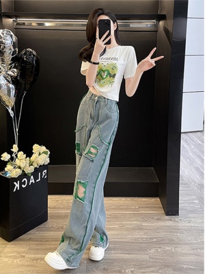 今年流行时尚套装女夏季新款多巴胺穿搭短袖T恤阔腿牛仔裤两件套