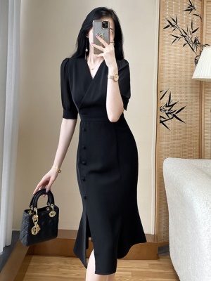 黑色连衣裙女收腰显瘦职业气质女神范女装高级感修身包臀鱼尾裙子