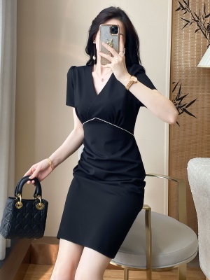 黑色连衣裙2025夏季新款女高级感气质女神范通勤OL显瘦收腰包臀裙