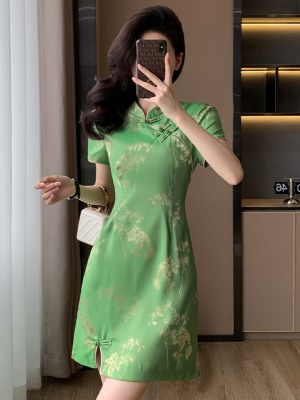 年轻款送考旗袍裙子2025年夏新款女修身显瘦包臀绿色连衣裙小个子