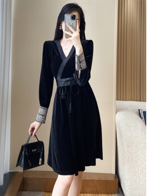 晚礼服轻奢小众高端女黑色丝绒连衣裙宴会气质高级感赫本小黑裙秋