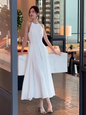 法式高级感白色无袖连衣裙女夏季新款收腰显瘦气质领证礼服长裙子