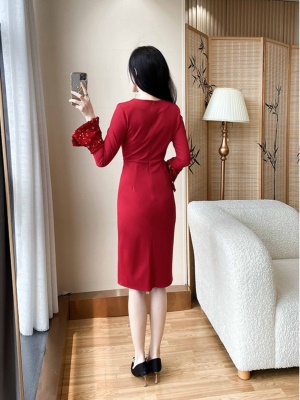2025早秋季新款显瘦气质包臀红色连衣裙高级感宴会晚礼服轻奢小众