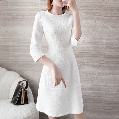 早春气质高级感白色连衣裙女名媛轻奢七分袖提花收腰显瘦a字裙子