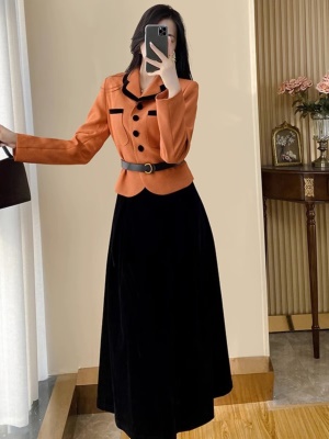 早秋穿搭气质半身裙套装2025秋装新款女名媛显瘦小香风外套两件套