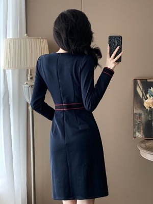 高级感女装2025春秋季新款时尚气质洋气小香风收腰显瘦长袖连衣裙