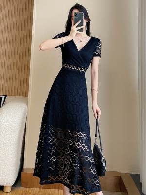 黑色蕾丝连衣裙女夏2025新款高级感女神范气质显瘦V领长裙小黑裙