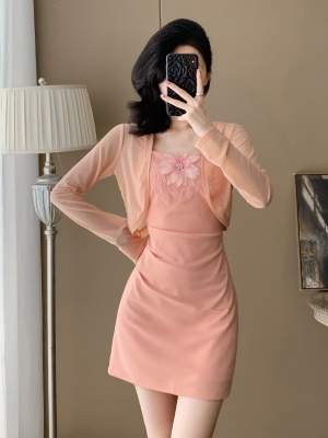 小香风粉色气质吊带连衣裙女夏新款时尚性感包臀裙防晒小衫两件套