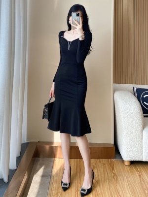 秋季新款女装高级感礼服高端法式修身气质包臀赫本黑色鱼尾连衣裙