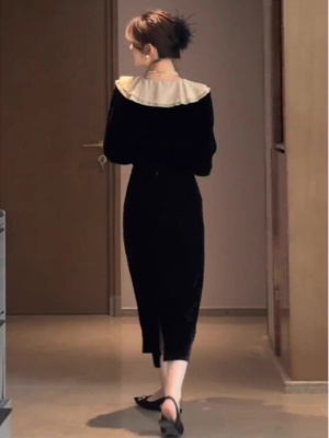 法式黑色丝绒连衣裙秋季新款气质娃娃领收腰裙子高级感宴会晚礼服