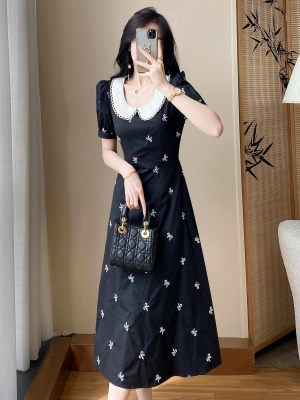 法式蝴蝶结娃娃领连衣裙女减龄收腰显瘦赫本风小黑裙2025夏季新款