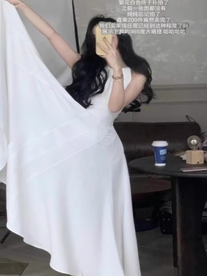 高级感红色挂脖连衣裙女夏吊带法式小众绝美订婚礼服裙赫本小红裙