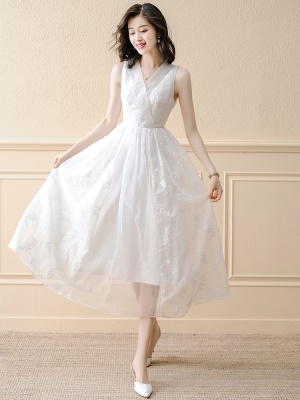 雪纺白色无袖吊带连衣裙女超仙2025夏季新款气质显瘦V领长款裙子