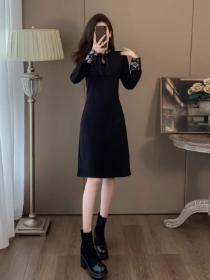 新中式国风旗袍连衣裙女秋冬新款显瘦气质内搭打底加绒赫本小黑裙
