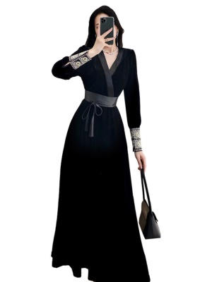 金丝绒黑色连衣裙女高级感秋冬天新款收腰显瘦气质修身礼服长裙子