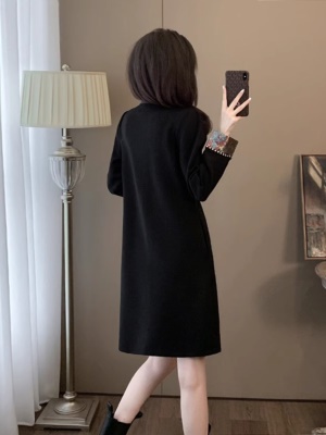 黑色新中式国风旗袍连衣裙女秋冬气质高级感赫本风刺绣小黑裙加绒