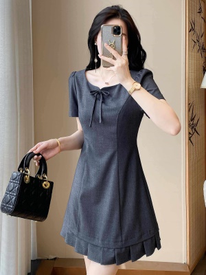 时尚高端气质职业通勤灰色OL连衣裙女2025夏季新款百褶裙子小个子