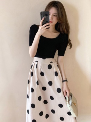 今年流行旅游穿搭半裙套装两件套法式气质波点连衣裙子女夏季新款