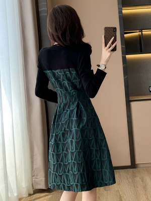 小香风毛衣连衣裙女装秋冬新款气质高级感名媛修身晚礼服中长裙子