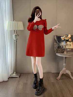 新年红色连衣裙女2025新款秋冬季高级感洋气时尚气质过年打底裙子