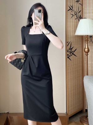2025夏季新款黑色连衣裙方领气质赫本小黑裙褶皱收腰显瘦晚礼服裙