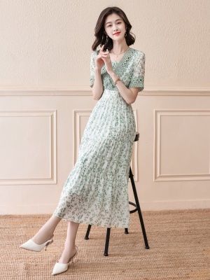 绿色碎花雪纺连衣裙女夏天2025夏季新款气质减龄超仙高级感长裙子