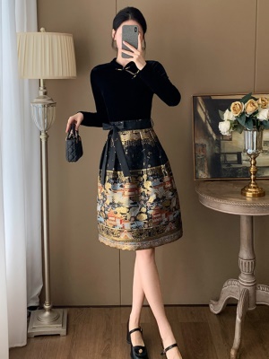 新中式国风旗袍丝绒连衣裙女秋冬高级感假两件刺绣提花汉服马面裙