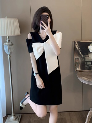 小众设计露肩黑色连衣裙女夏季2025新款气质显瘦高级感晚礼服洋气