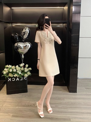 小香风V领连衣裙女夏季2025新款超好看高级感气质国风裙子小个子