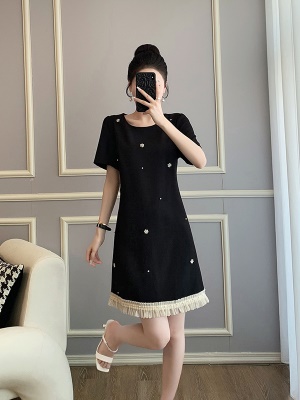 法式小香风连衣裙女夏季2025新款高级感气质收腰显瘦赫本风小黑裙