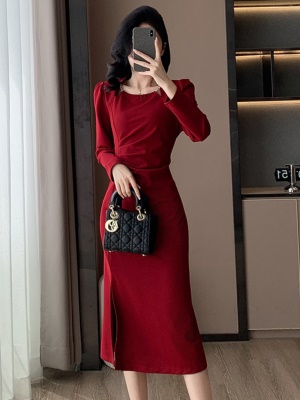 红色连衣裙女法式长袖订婚礼服日常可穿赫本小红裙高级感新年早秋