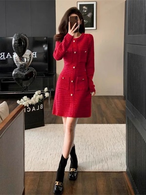 红色小香风毛衣连衣裙秋冬季新款女高级感气质显瘦内搭打底针织裙