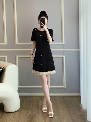 法式小香风连衣裙女夏季2025新款高级感气质收腰显瘦赫本风小黑裙