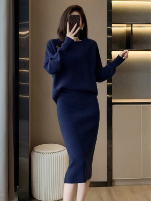 高级感时尚毛衣搭配裙子两件套秋冬季新款气质针织小香风套装裙女