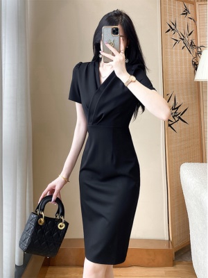 气质包臀V领连衣裙高级感干练职业装短裙女神范修身显瘦小黑裙夏