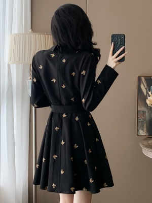 黑色衬衫连衣裙秋装新款长袖女神范高级感短裙气质收腰显瘦小黑裙