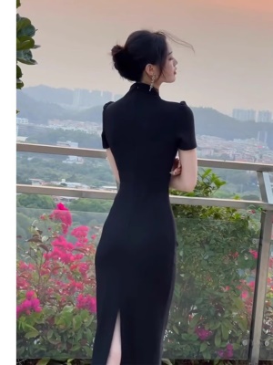 气质修身显瘦包臀礼服连衣裙女秋季2025新款赫本风小黑裙改良旗袍