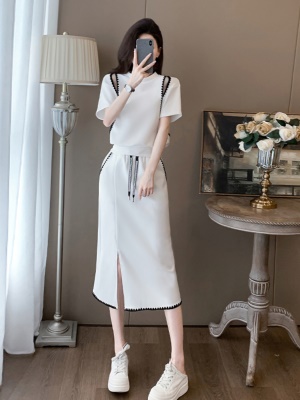 黑色设计感露肩圆领短袖T恤女夏新款高腰开叉半身裙套装两件套裙