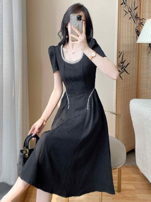 法式小香风连衣裙女夏季2025新款高级感气质显瘦赫本风礼服小黑裙