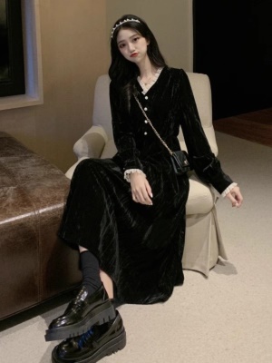 2025新款宴会法式赫本风晚礼服黑色金丝绒打底连衣裙子女秋冬长裙