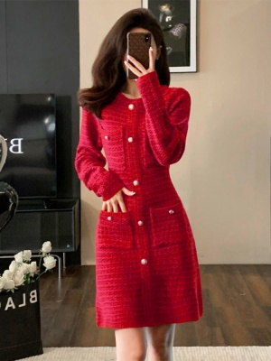 红色小香风毛衣连衣裙秋冬季新款女高级感气质显瘦内搭打底针织裙