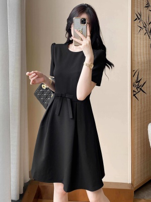 法式赫本风黑色连衣裙女夏季2025新款高级感气质显瘦蝴蝶结小黑裙