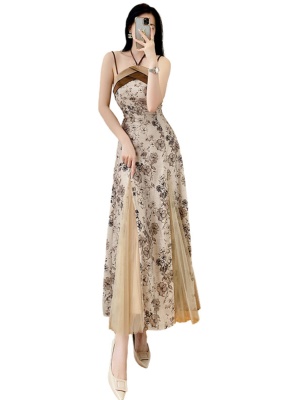 吊带礼服连衣裙夏季新款高级感碎花挂脖显瘦海边度假沙滩长裙子女